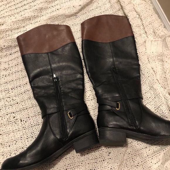 Lightly worn brown/ black boots - Picture 2 of 4